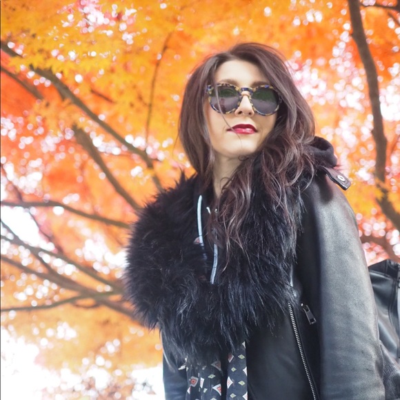 Meet your Posher! ✨ - Picture 4 of 7